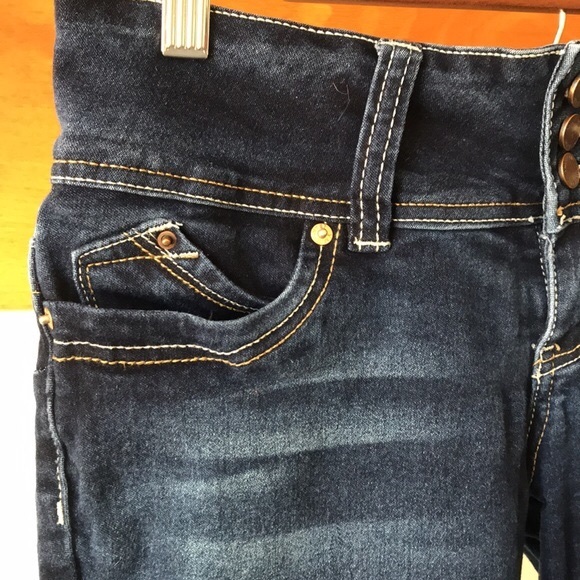 YMI - “Wanna Betta Butt?” Cropped Jeans - Picture 12 of 13